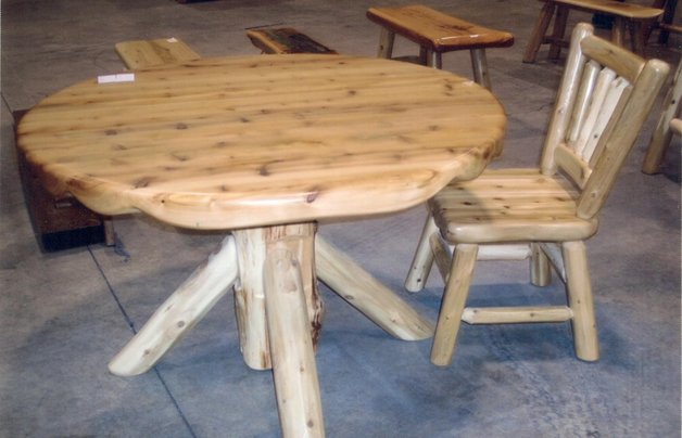 round dining room table - image